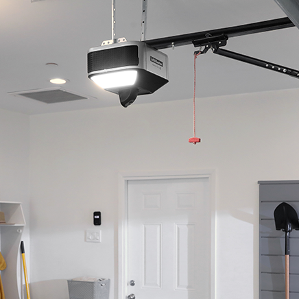 6580L_0000_6580L-Woman_Garage_1-1J8A5556