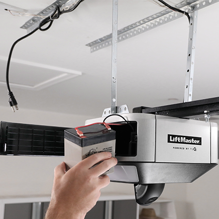6580L_0001_6580L-Installer_Battery_1-1J8A5438